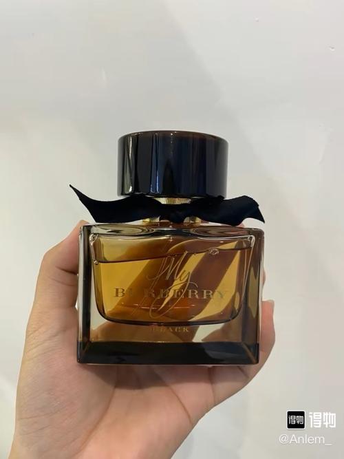 这瓶黑香精，是我的近期的灵魂解药
